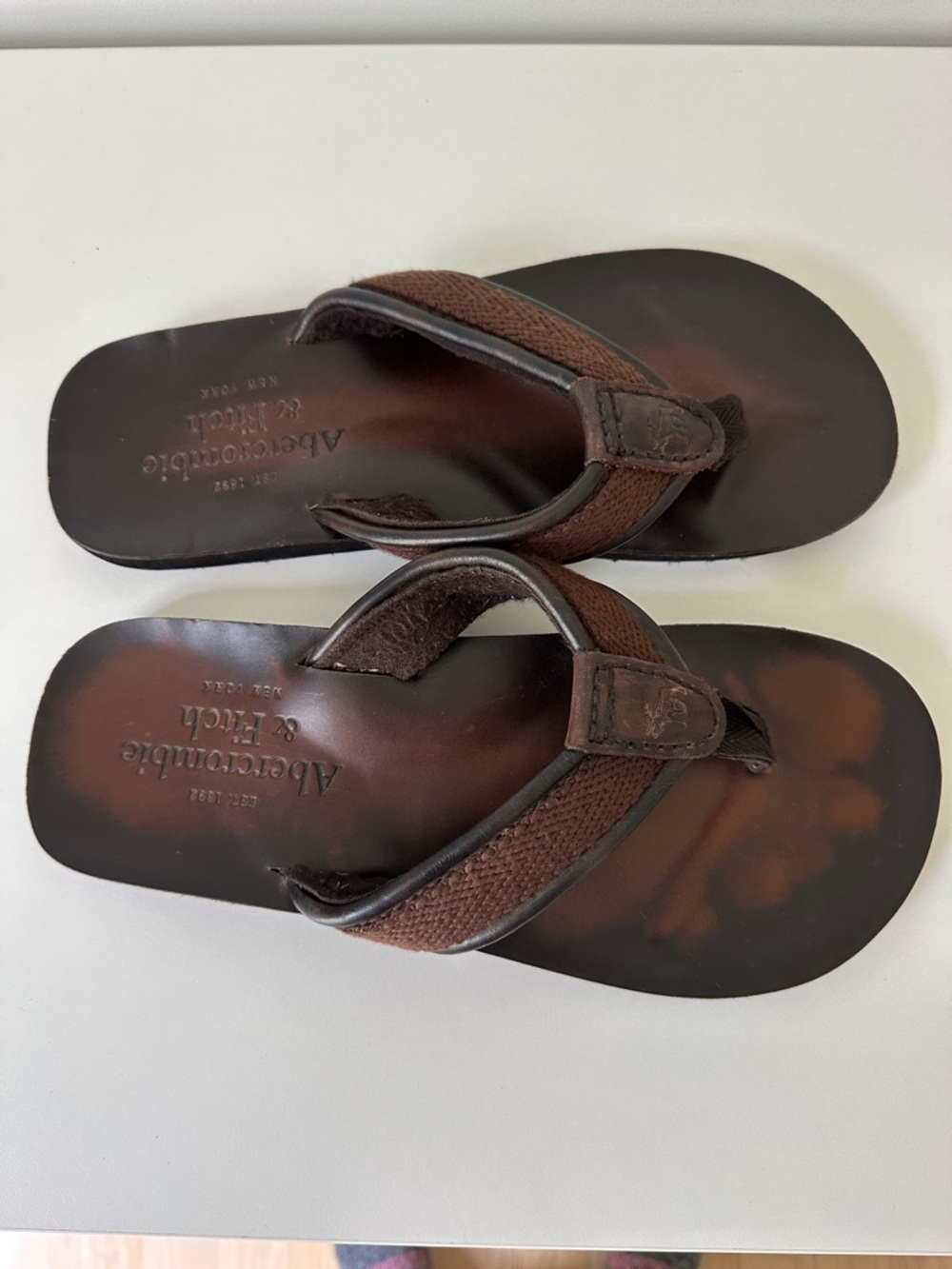 Abercrombie & Fitch Brown Leather & Fabric Men’s Flip-Flops - Picture 2 of 3